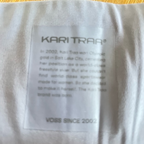 NEW❤️Kari Traa Ane Hiking Capri leggings in moon - UPF 40+ $129 - Picture 8 of 11